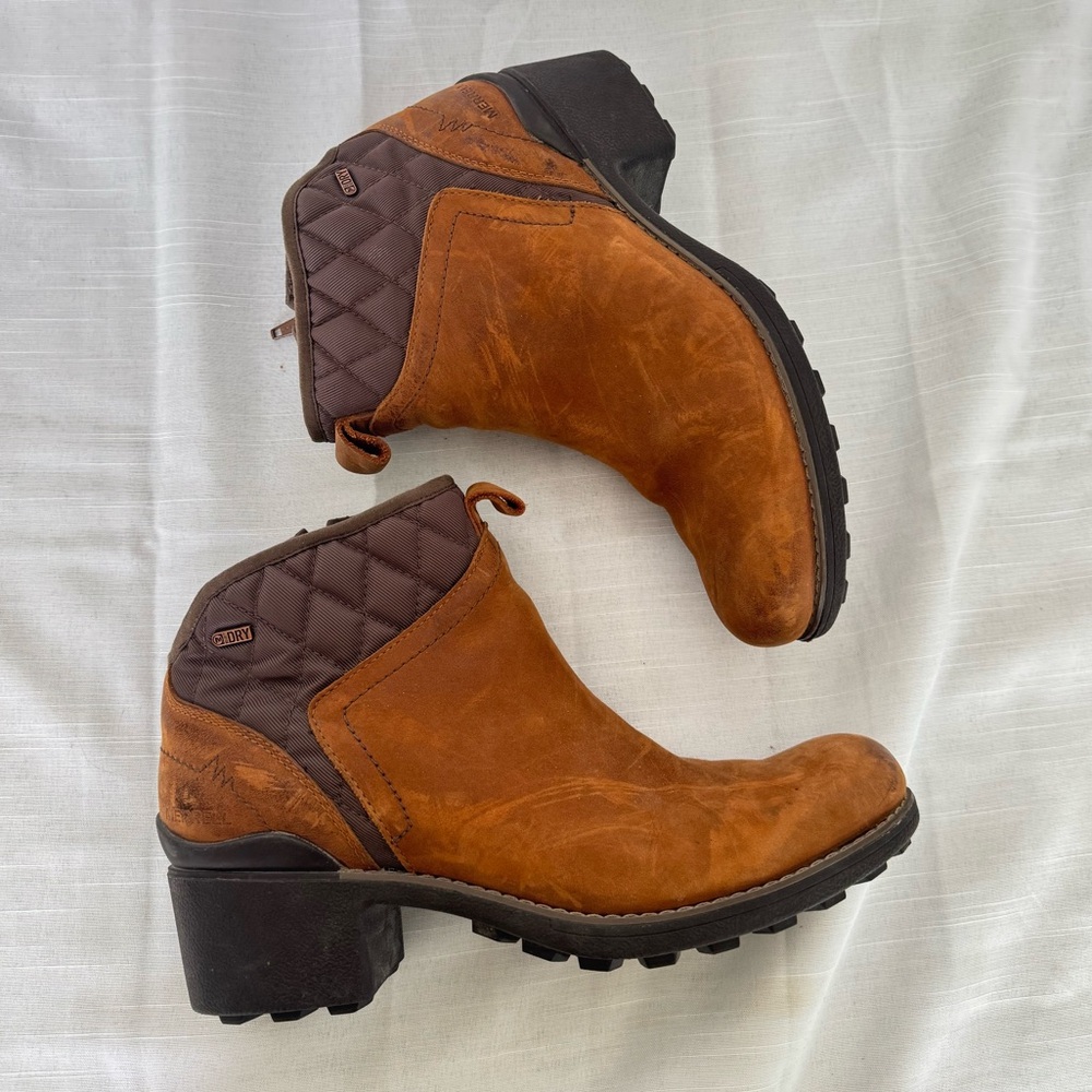 Merrell Women's Chateau Mid Pull Waterproof boots in oak brown Size 9.5